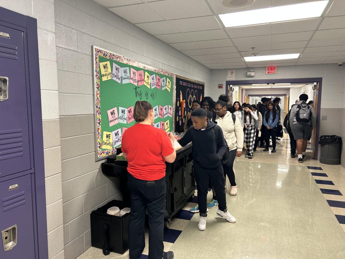 students getting their breakfast from the breakfast carts during 1st period