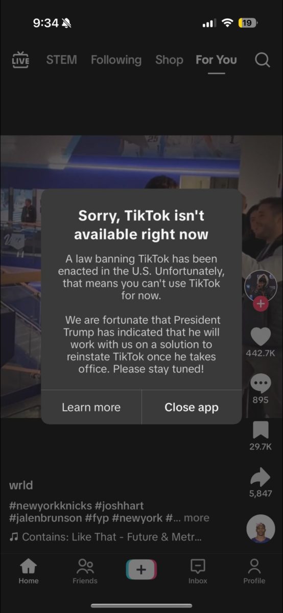 The message popping up telling American Tiktok users the app was no longer available to them. 